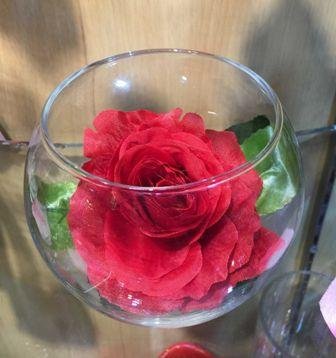 西式装饰圆形玻璃盆配布玫瑰花酒店餐厅派对布置装饰