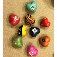 非洲进口手工石雕多彩图案皂石心摆件进口工艺品