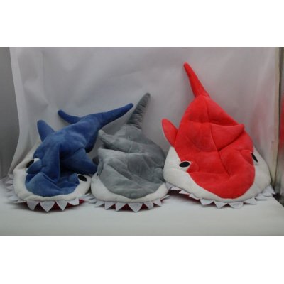 创意保暖鲨鱼帽 毛绒玩具