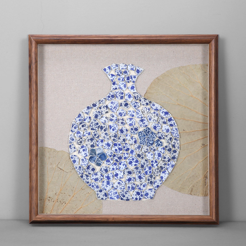 现代艺术青花瓷片实物画 蓝青色手工制作瓷片大肚瓶 实木画框挂画