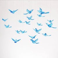 18cm亚克力小鸟定制 厂家直销酒店商场幼儿园家居装饰鸟 透明多彩鸟 空中装饰 吊饰鸟