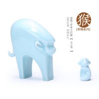 中式传统工艺青釉猴子摆件动物摆件家居装饰摆件