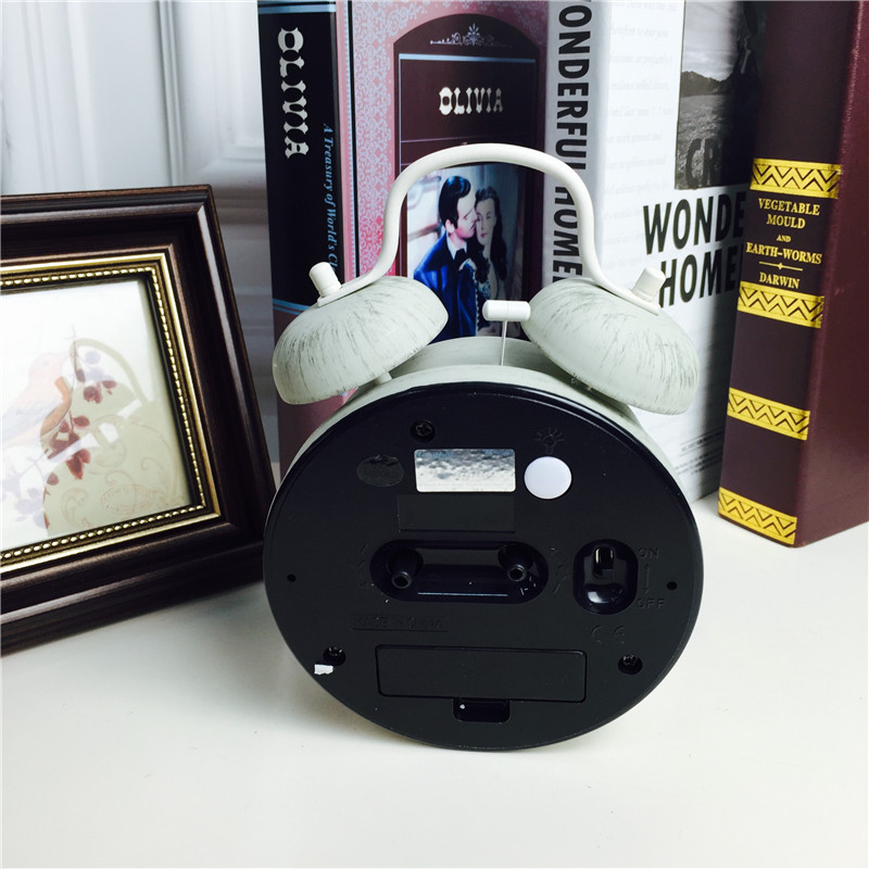 简约复古做旧灰色静音床头打铃钟闹钟 桌面个性创意时钟2