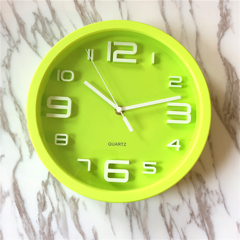 绿色时尚精美造型电子时钟挂钟1