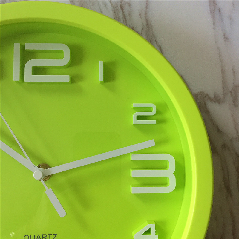 绿色时尚精美造型电子时钟挂钟2