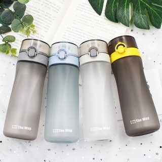 【厂家直销】450ml便携塑料杯 弹盖运动水杯 实用礼品杯子可定制