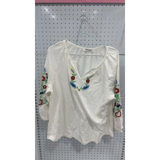 百搭花朵刺绣时尚圆领长袖衬衫