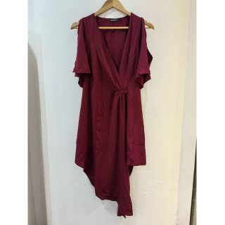 不规则雪纺短袖镂空露肩连衣裙