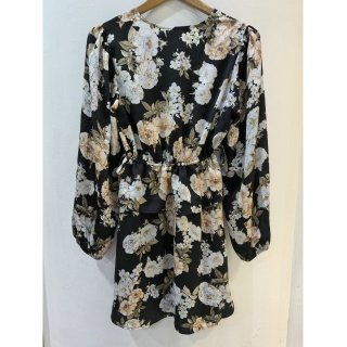 印花V领泡泡灯笼松紧腰系腰带拼接花边大摆连衣裙